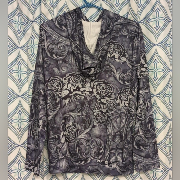 Women's size S skull hoodie front n back graphics back has roses n tribal - Picture 2 of 2